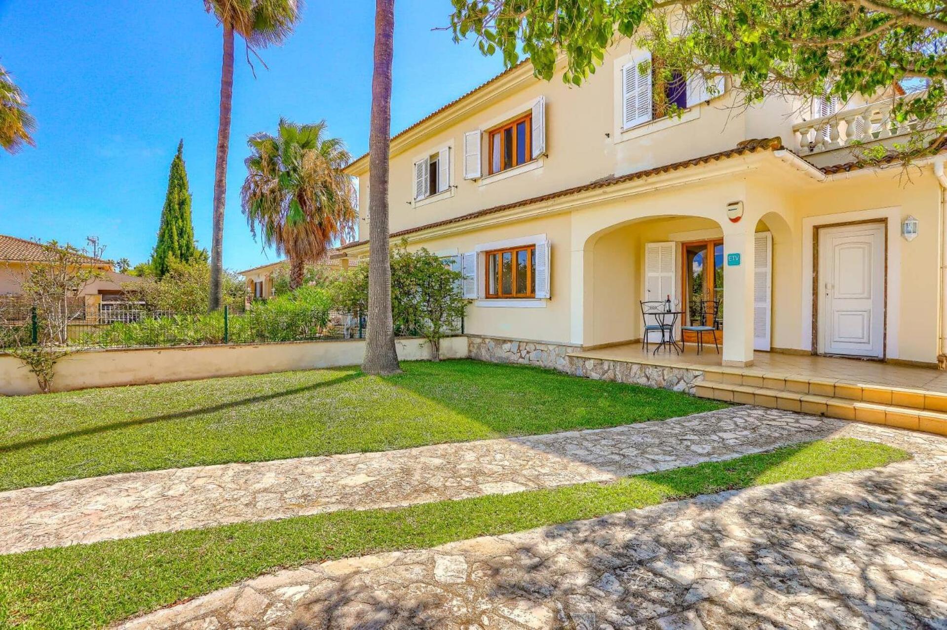 Villa Garcia By *